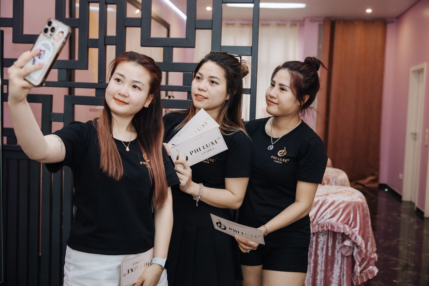 Team-Moment – PHI LUXE LASHES – PHI LUXE LASHES®
