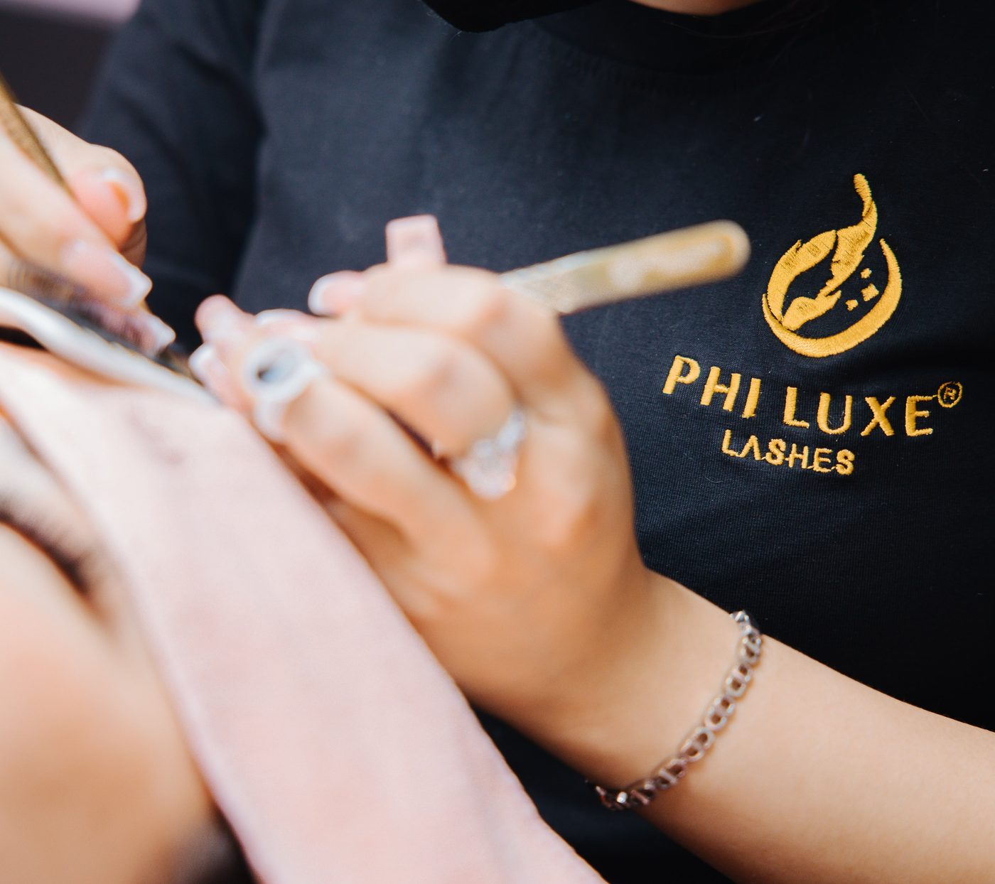Handwerk im Detail – PHI LUXE LASHES – PHI LUXE LASHES®