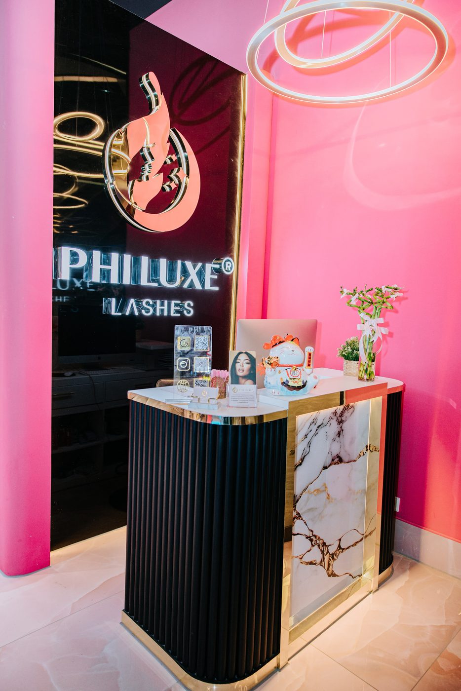 Empfang – PHI LUXE LASHES – PHI LUXE LASHES®